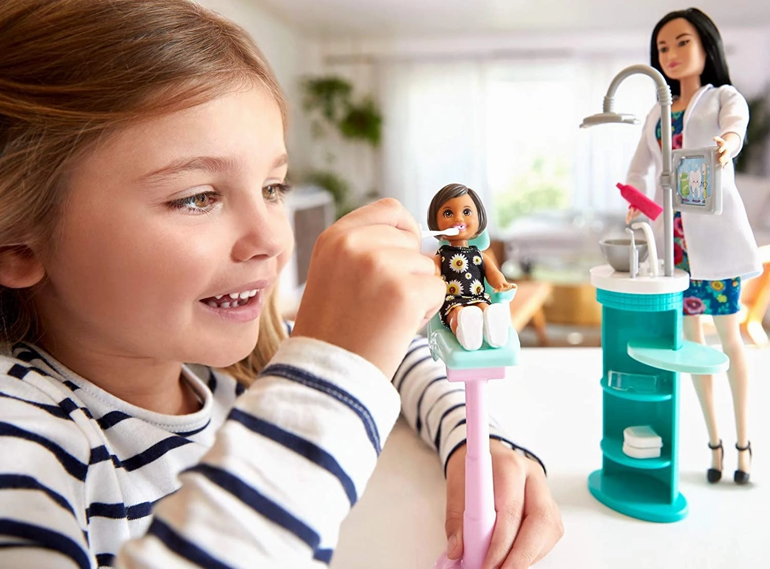 Barbie Career Doll & Playset - Dentist Brunette