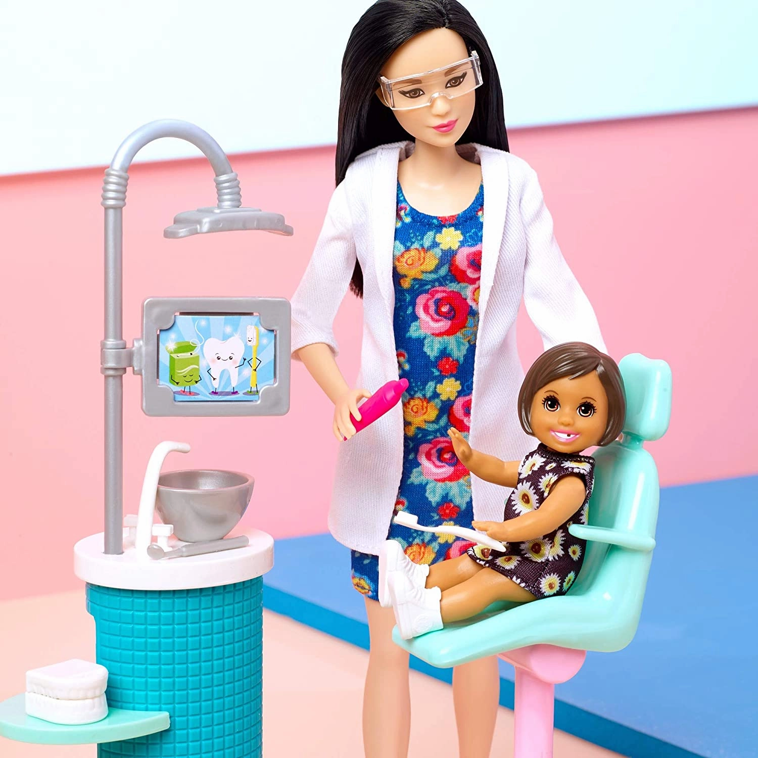 Barbie Career Doll & Playset - Dentist Brunette