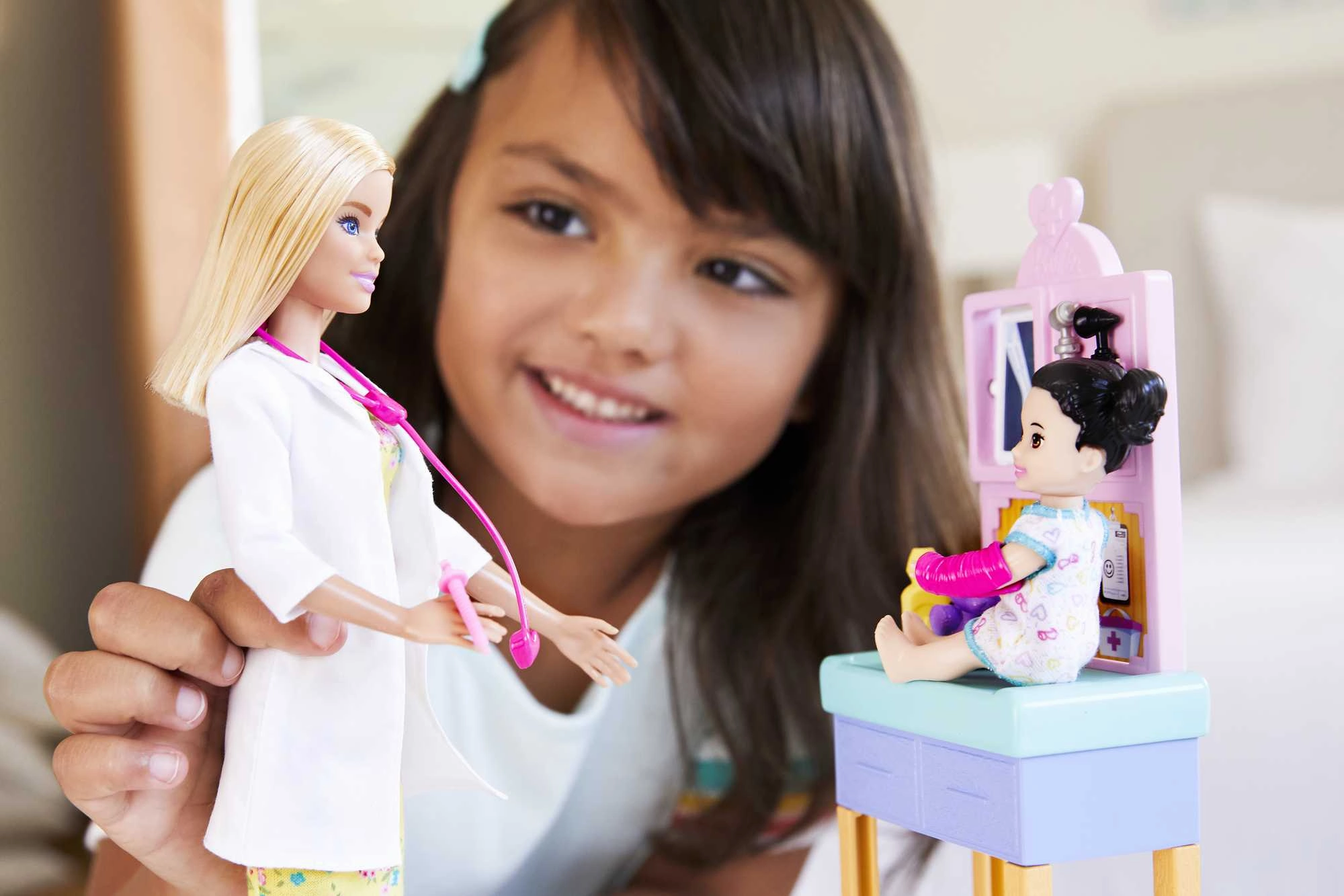 Barbie Career Doll & Playset - Pediatrician Blonde