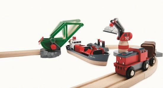 Brio World 33061 Cargo Harbour Train Set with Ship for Ages 3 and Up