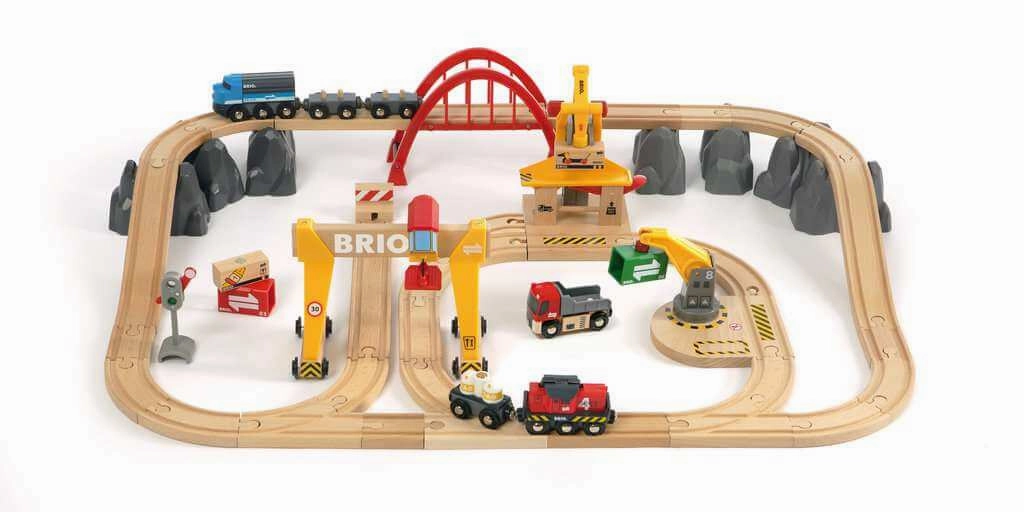 Brio World 33097 Cargo Railway Deluxe Train Set in Tub for Ages 3 & Up