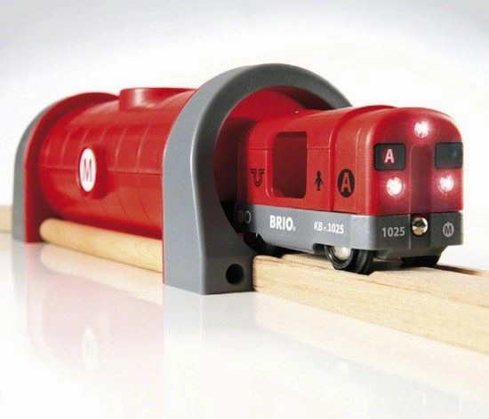 Brio World 33513 Metro Railway Set with Light & Sound for Ages 3 & Up