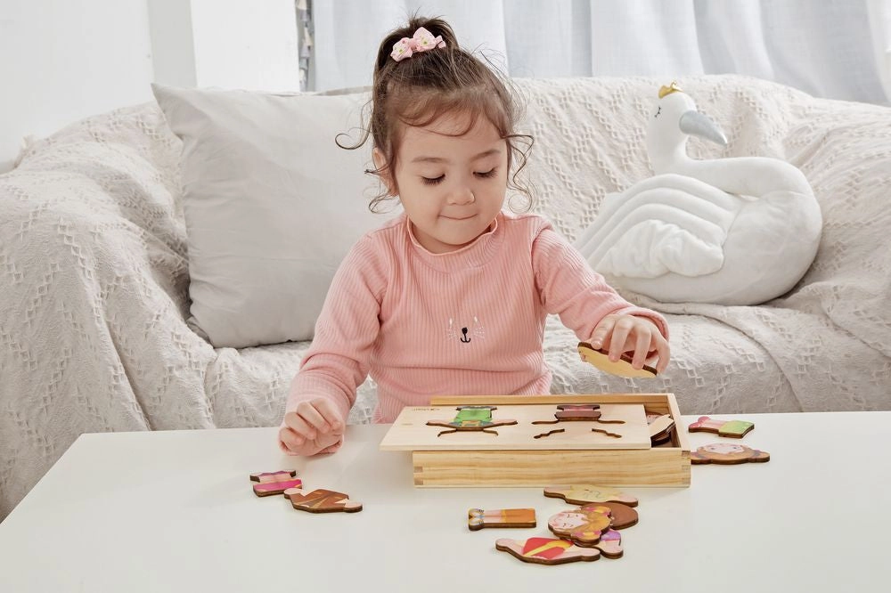 Classic World Dress-Up Puzzle