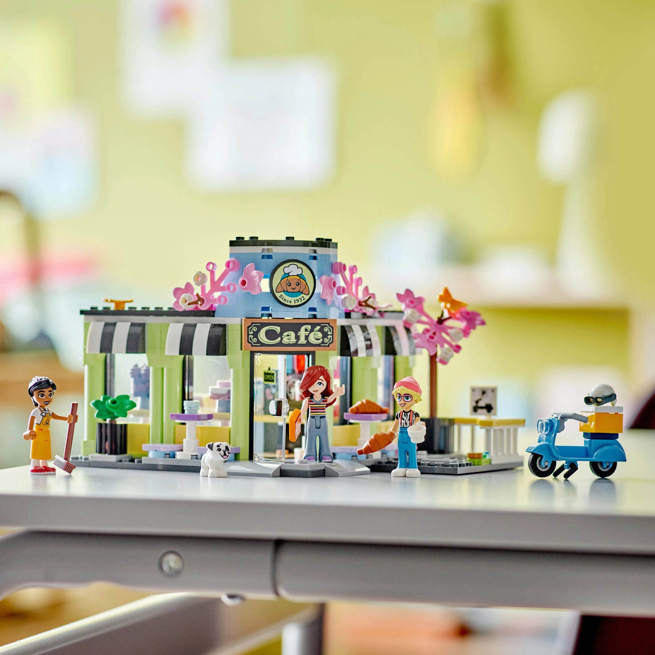 Lego Friends 42618 Heartlake City Caf Toy Playset for Ages 6 and Up