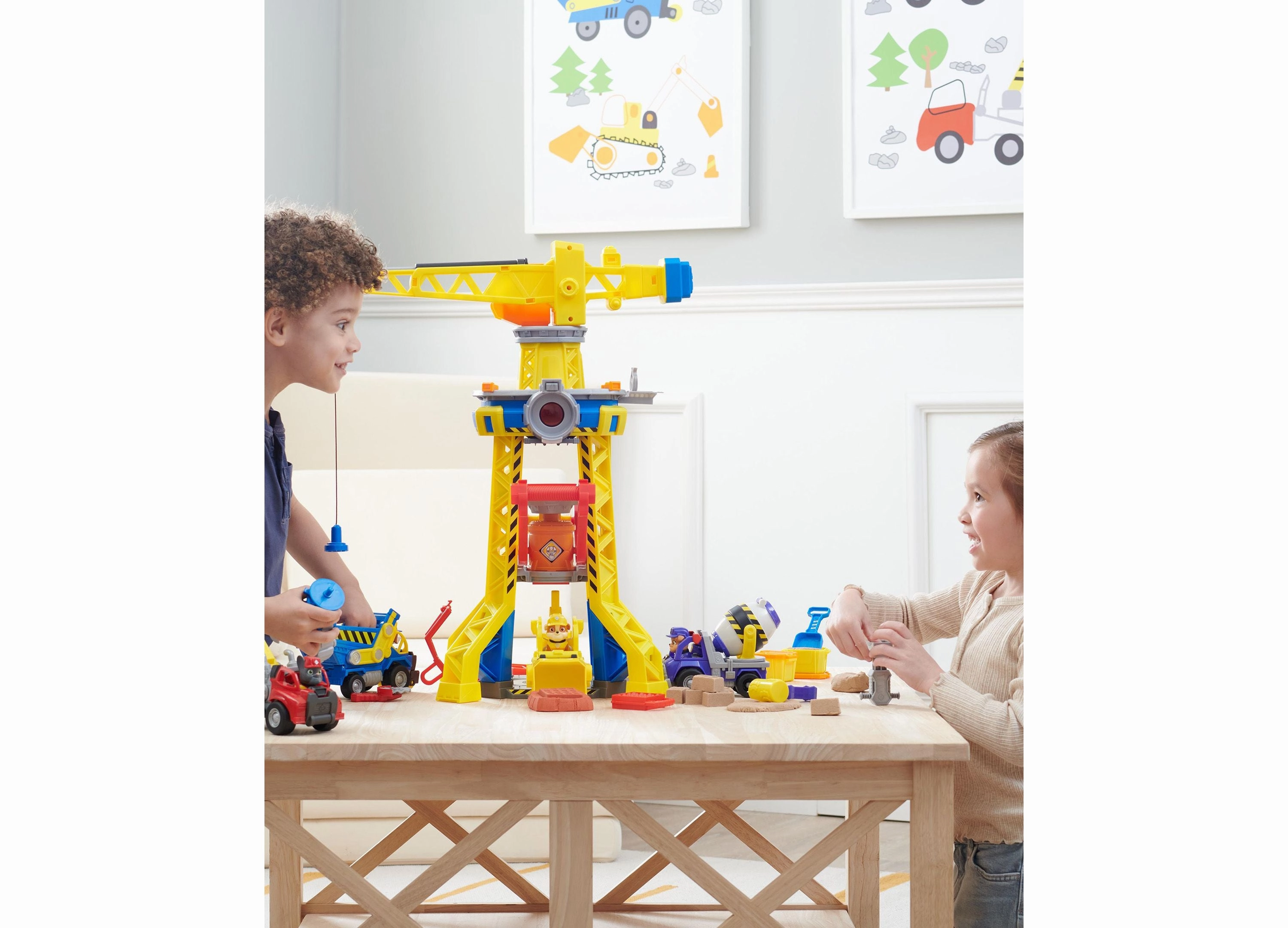 Rubble & Crew Bark Yard Crane Tower Playset with Kinetic Sand and Action Figure