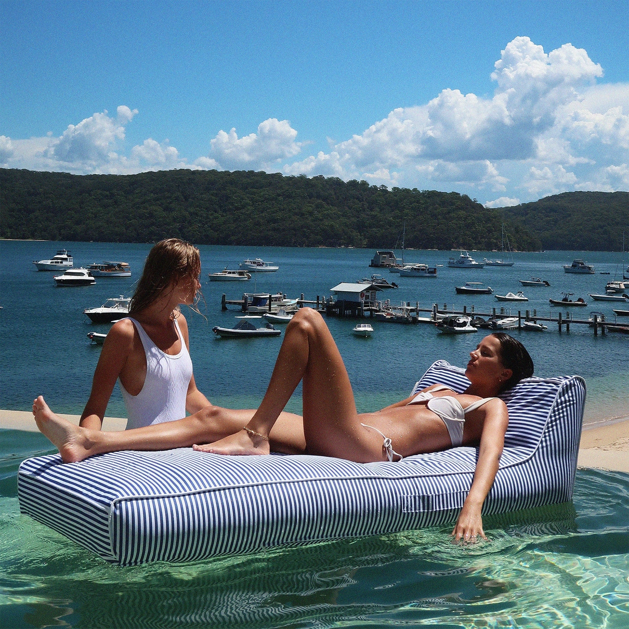 Sunnylife Luxe Lie-On Lounger - Le Weekend Navy - Inflatable Pool Float with Removable Cover